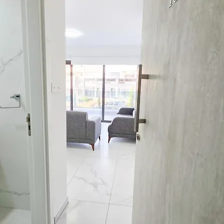 Poolside Lux * Larnaca