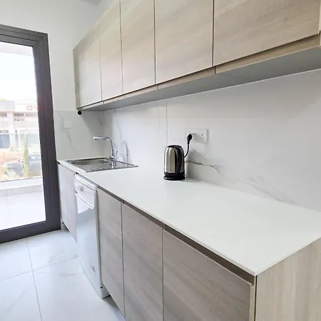 Apartmán Poolside Lux Larnaca