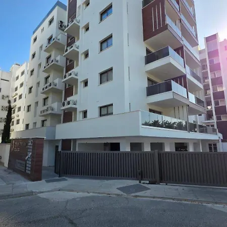 Apartment Poolside Lux Larnaca