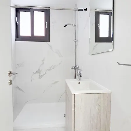 Poolside Lux לרנקה