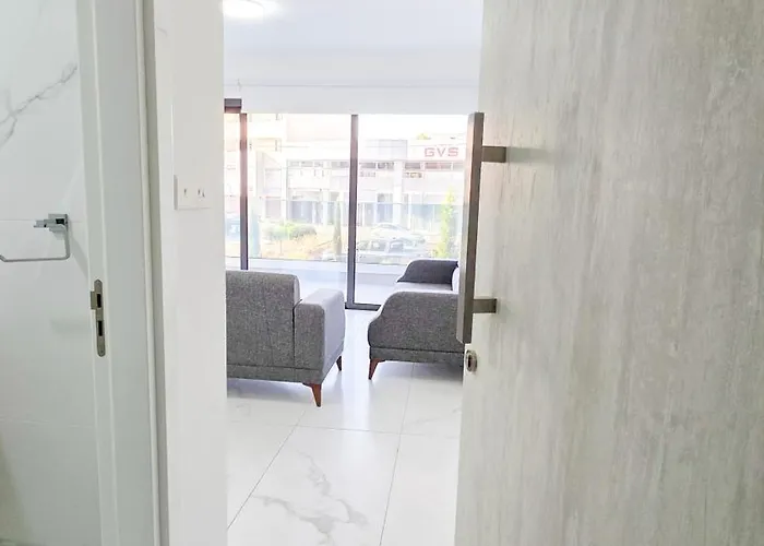 Poolside Lux * Larnaca