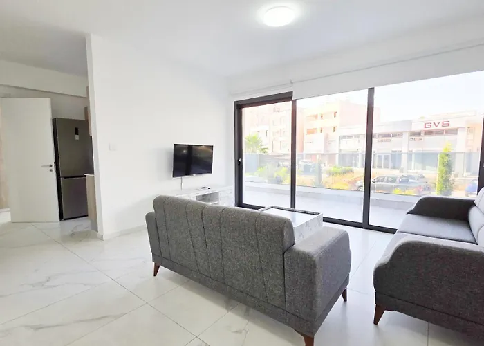 Poolside Lux Apartament